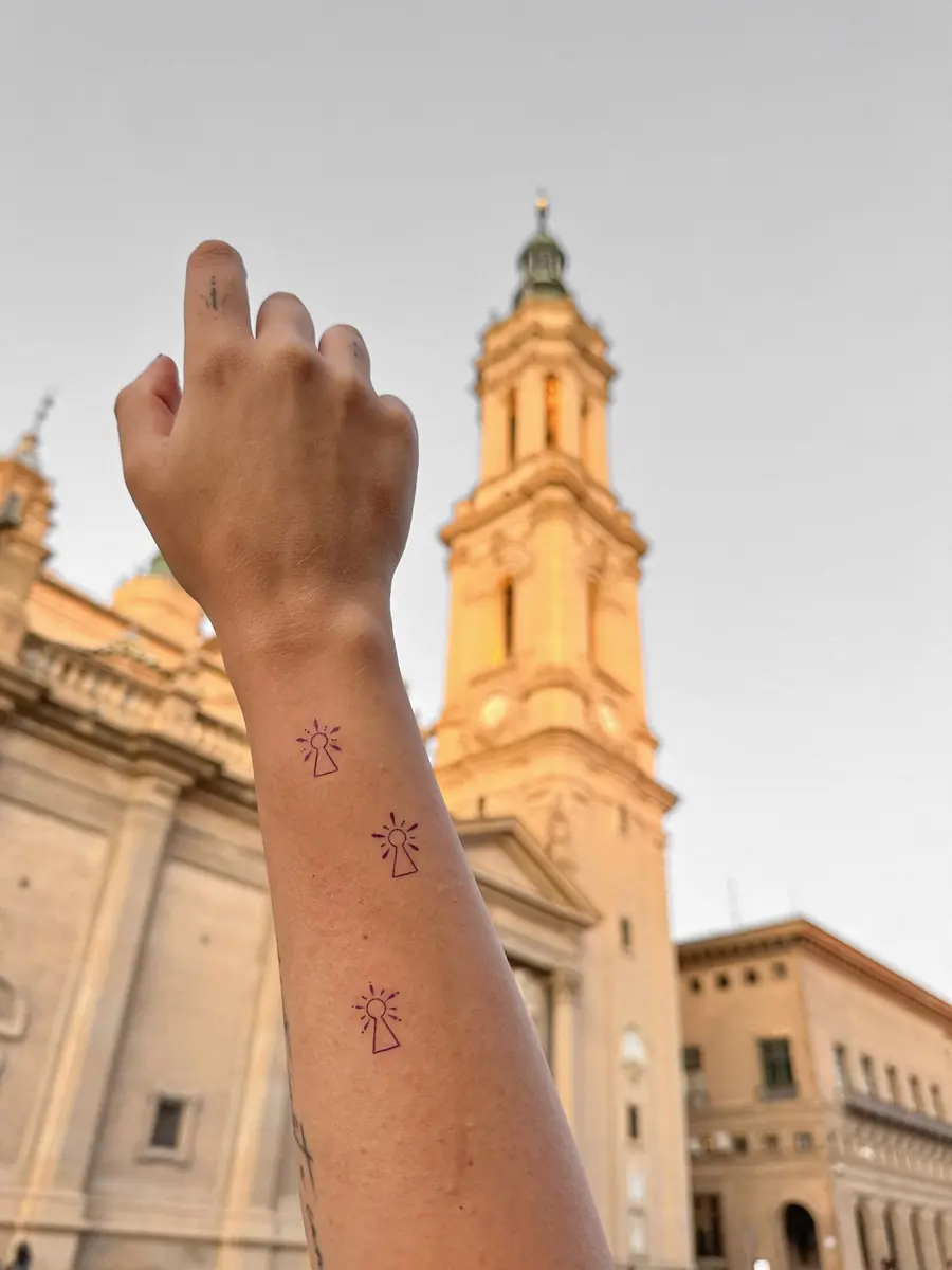 Tatuaż fine line — realizacja 14, autor @inari.tattoostudio
