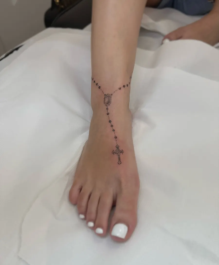 Tatuaż fine line — realizacja 17, autor @frarigheztattoo