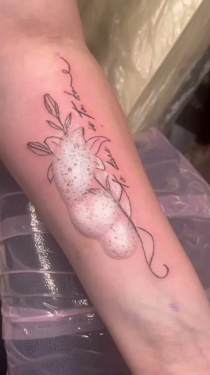 Tatuaż fine line — realizacja 21, autor @bebeautifultrainingacademy