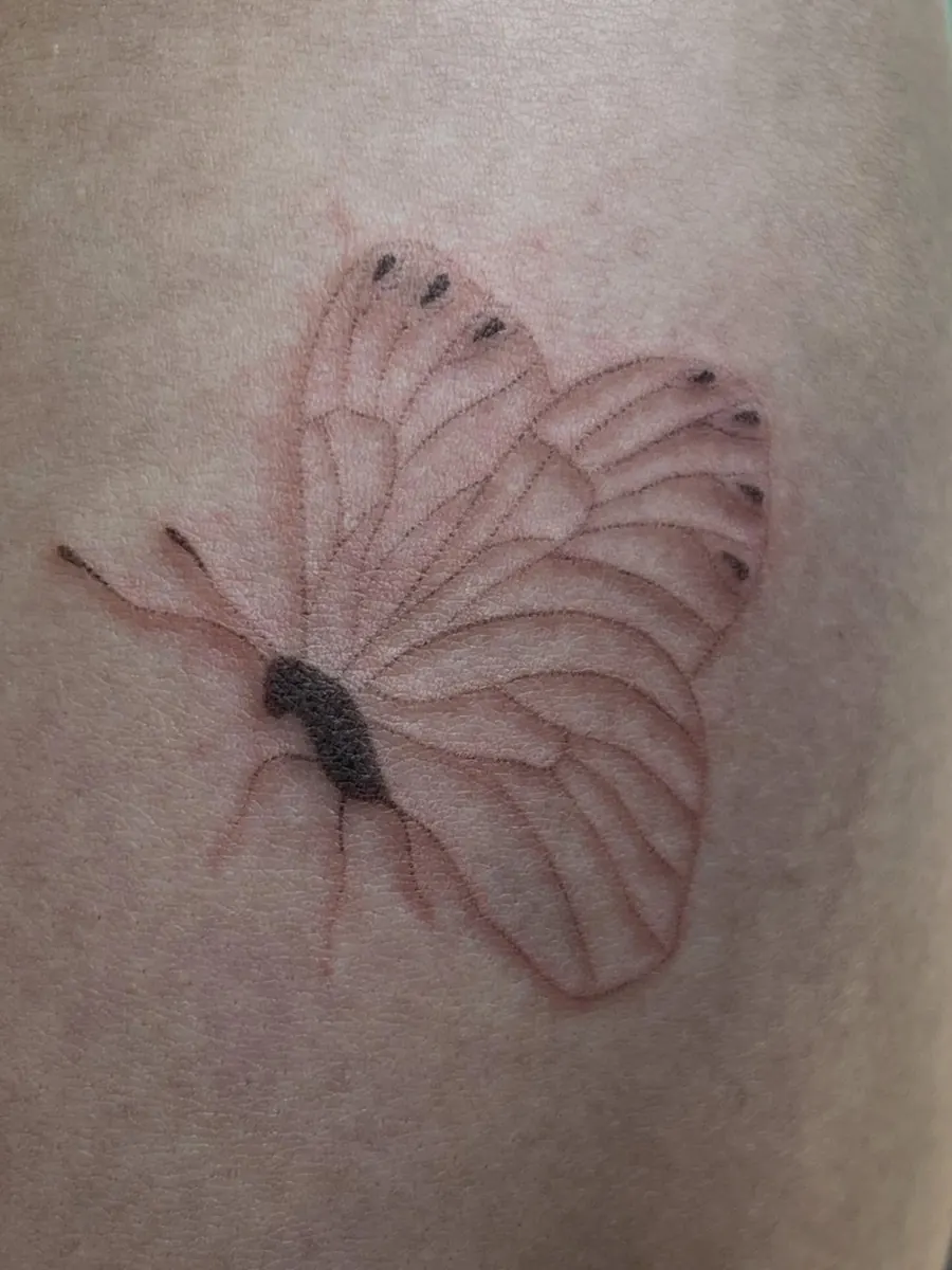 Tatuaż fine line — realizacja 25, autor @laramaju