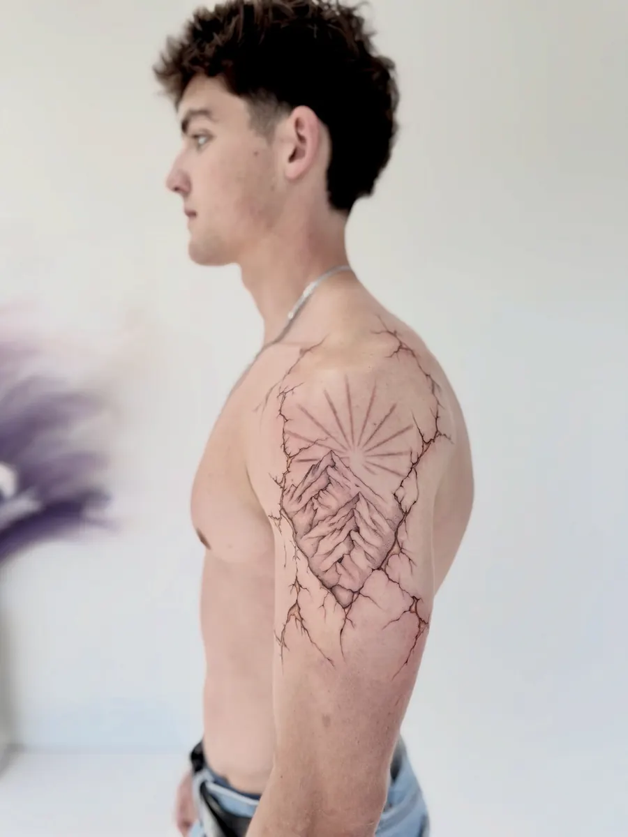 Tatuaż fine line — realizacja 33, autor @sinistrum_tattoo