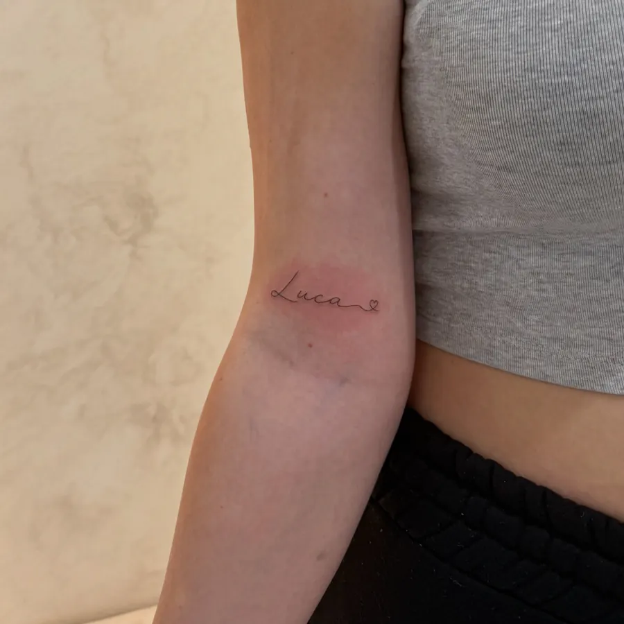 Tatuaż fine line — realizacja 34, autor @twentytwo.tattoos