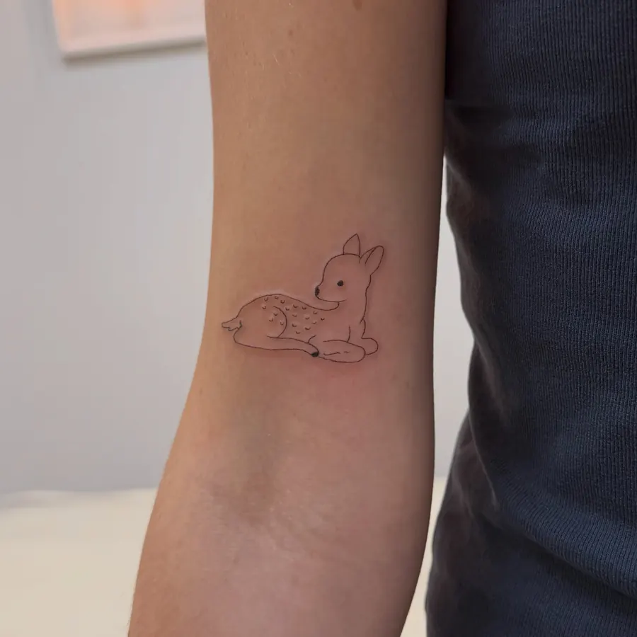Tatuaż fine line — realizacja 36, autor @twentytwo.tattoos