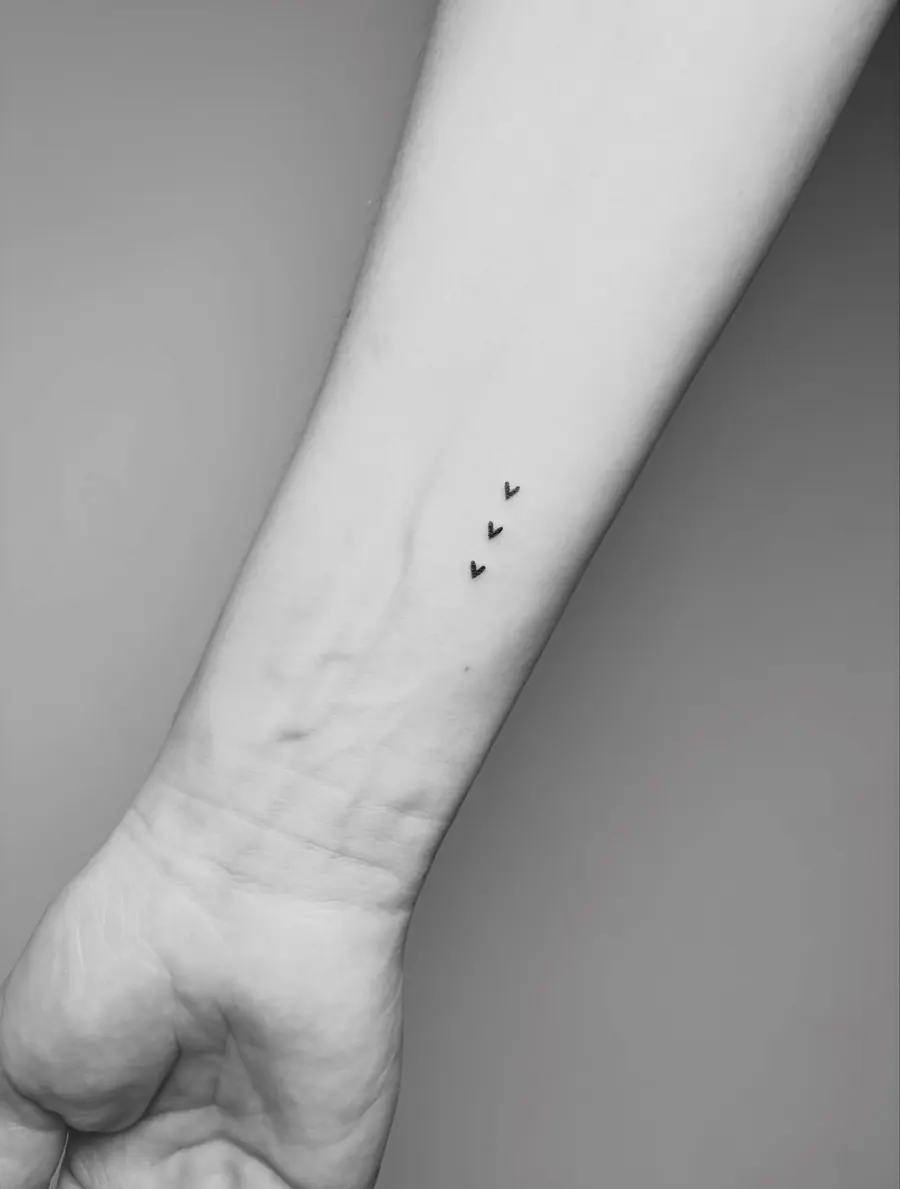 Tatuaż fine line — realizacja 67, autor @winterstone