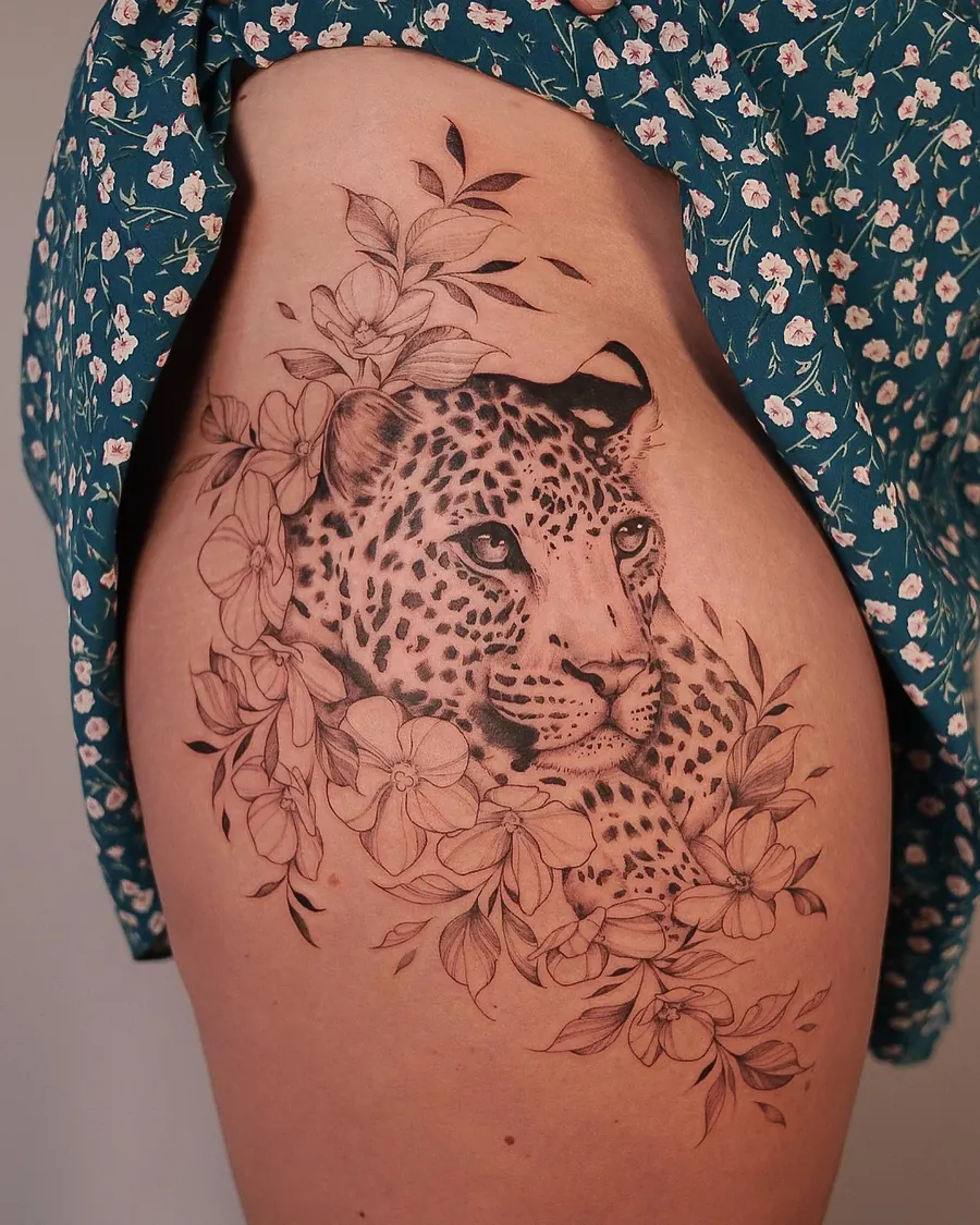 Tatuaż fine line — realizacja 82, autor @geehawkestattoo