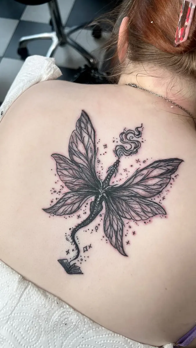 Tatuaż fine line — realizacja 85, autor @inessink_