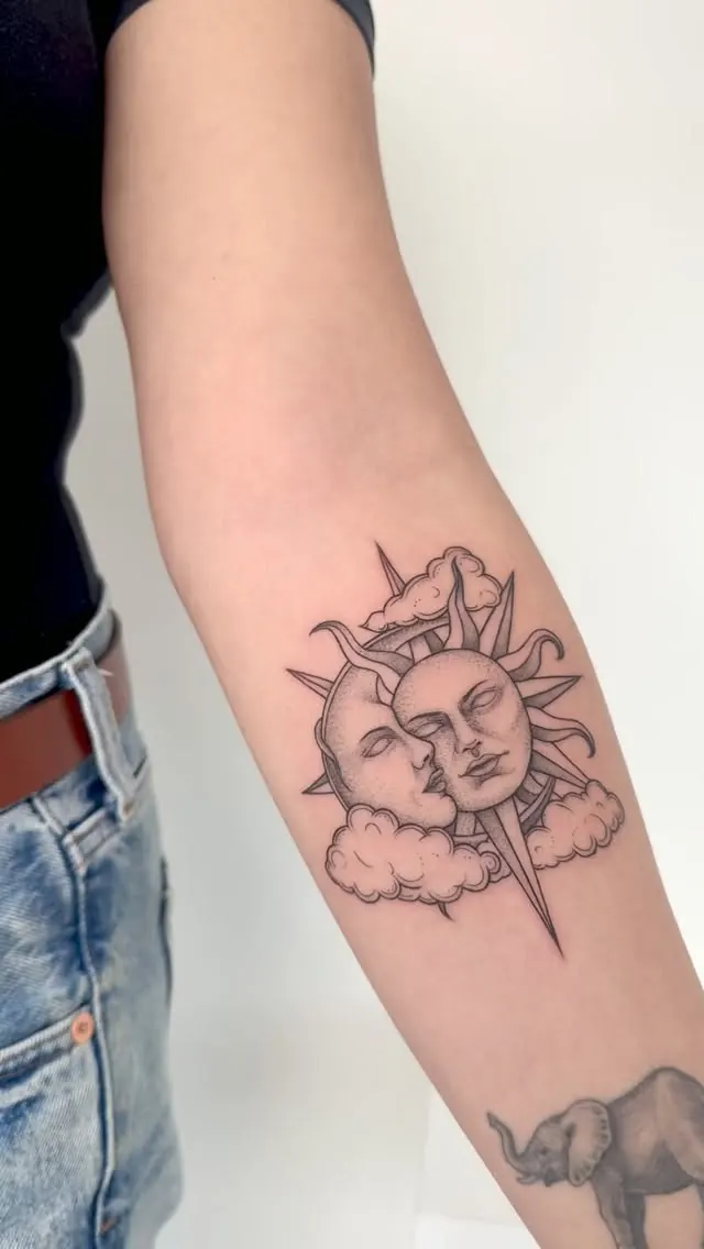 Tatuaż fine line — realizacja 90, autor @sinistrum_tattoo