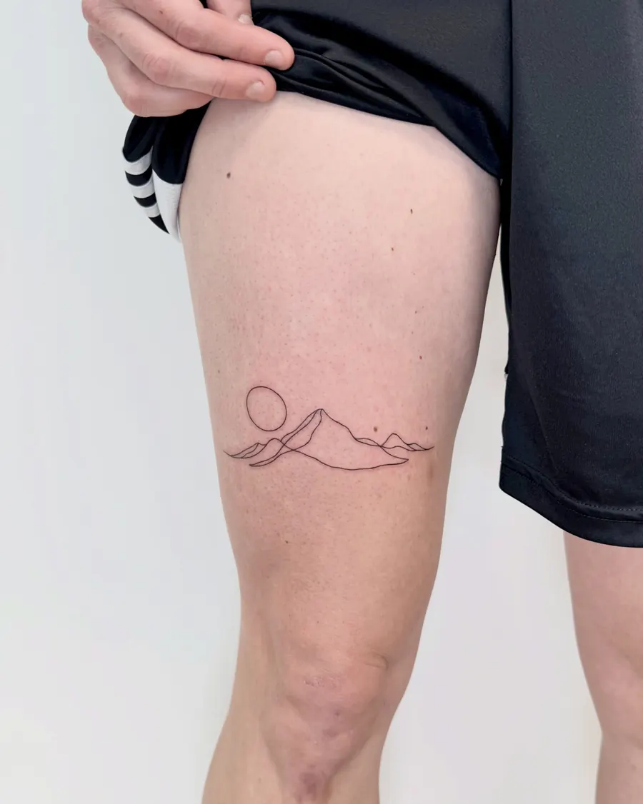 Tatuaż fine line — realizacja 94, autor @sinistrum_tattoo