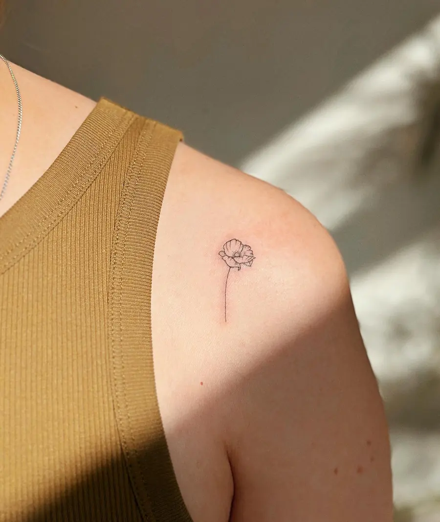 Tatuaż fine line — realizacja 99, autor @alina_tattoo